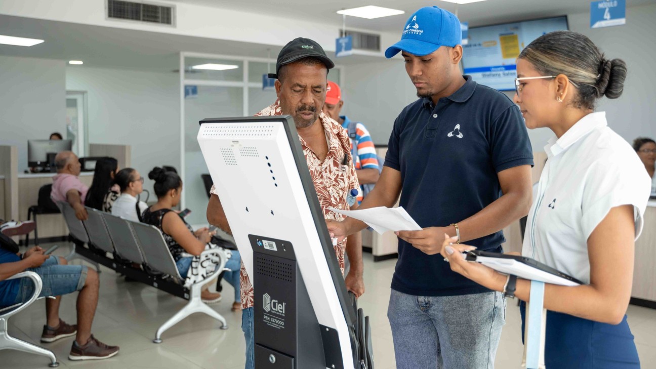 Usuarios realizando renovación matrícula