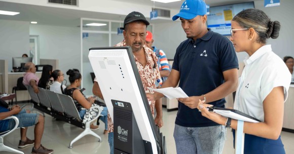 Usuarios realizando renovación matrícula